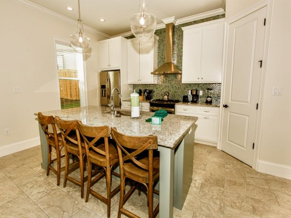 Five Bedroom Destin Vacation Rental with a Pool
