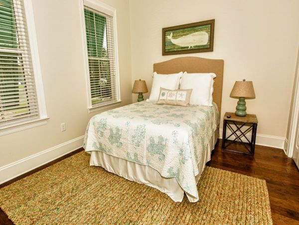 Five Bedroom Destin Vacation Rental with a Pool
