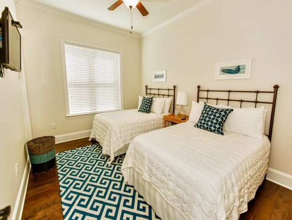 Five Bedroom Destin Vacation Rental with a Pool