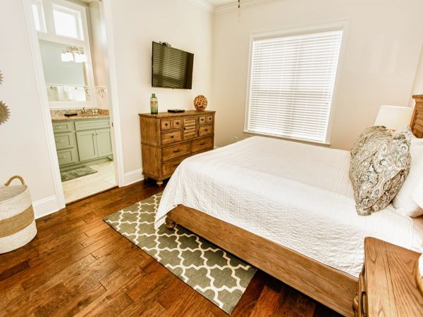 Five Bedroom Destin Vacation Rental with a Pool