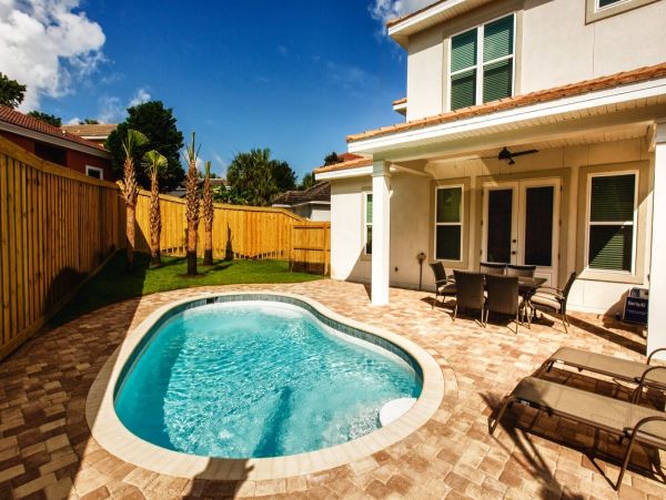 Five Bedroom Destin Vacation Rental with a Pool