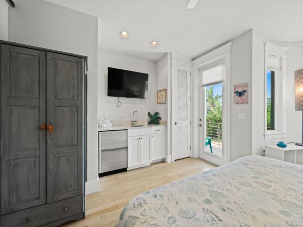 Anna Maria Island 5 Bedroom Two Houses Away Beach Access