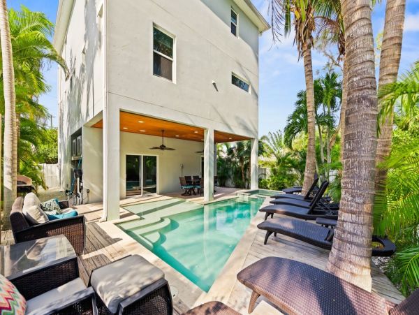Anna Maria Island 5 Bedroom Two Houses Away Beach Access