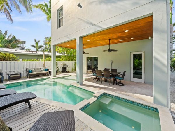 Anna Maria Island 5 Bedroom Two Houses Away Beach Access