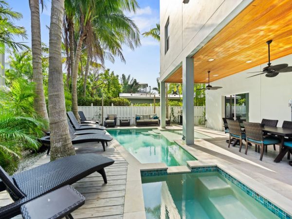 Anna Maria Island 5 Bedroom Two Houses Away Beach Access