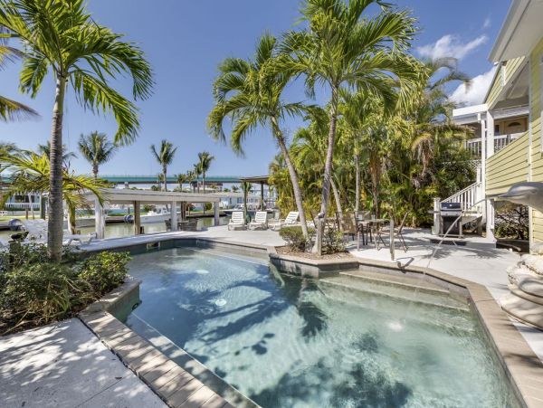 Key West Style Vacation Cottage Fort Myers with Pool