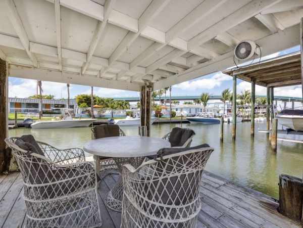 Key West Style Vacation Cottage Fort Myers with Pool