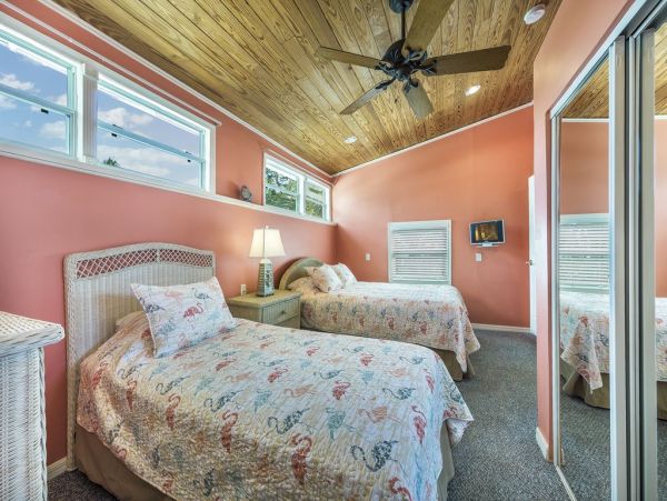Key West Style Vacation Cottage Fort Myers with Pool