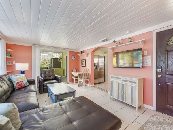 Key West Style Vacation Cottage Fort Myers with Pool