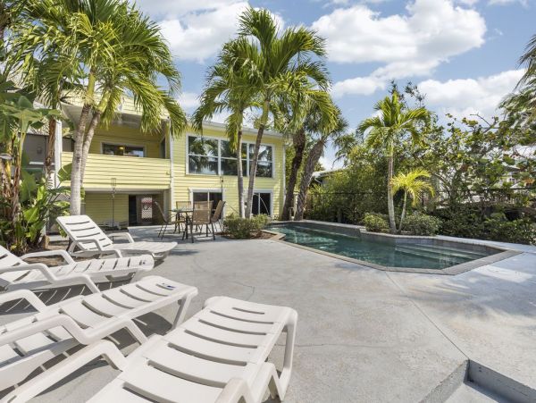 Key West Style Vacation Cottage Fort Myers with Pool
