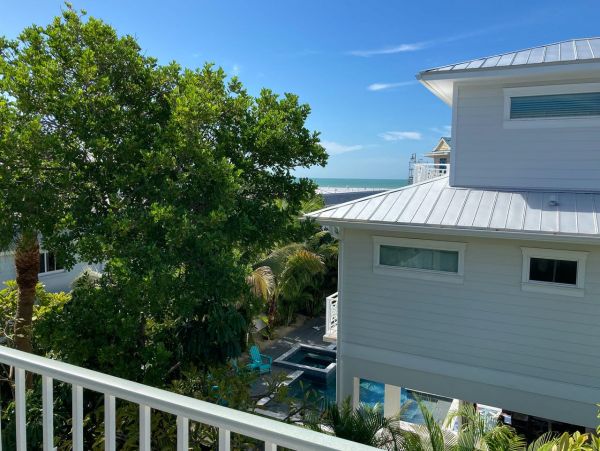 Steps to the Beach from this Anna Maria Rental Pool Home