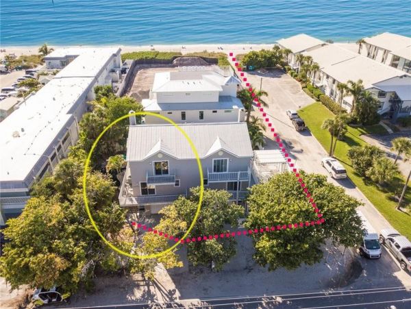 Steps to the Beach from this Anna Maria Rental Pool Home