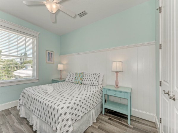 Holmes Beach Stylish Home - Private Pool, Walk to Beach