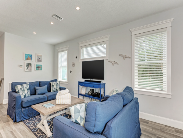 Holmes Beach Stylish Home - Private Pool, Walk to Beach