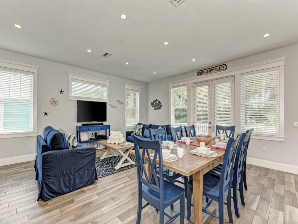 Holmes Beach Stylish Home - Private Pool, Walk to Beach