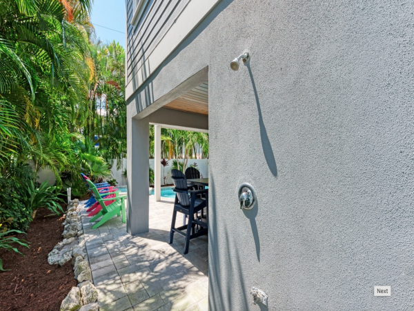 Holmes Beach Stylish Home - Private Pool, Walk to Beach