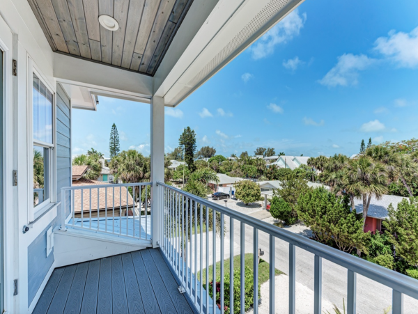 Holmes Beach Stylish Home - Private Pool, Walk to Beach
