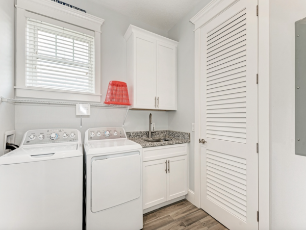 Holmes Beach Stylish Home - Private Pool, Walk to Beach