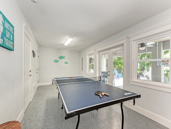 Holmes Beach Stylish Home - Private Pool, Walk to Beach