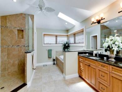 Master Bathroom with Deep Soaking Tub Master Bathroom with Deep Soaking Tub