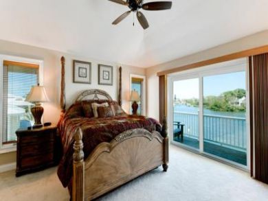 Master Suite - King Bed Master Suite - King Bed