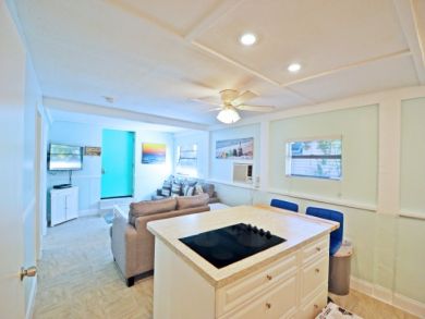 Two Bedroom Remodeled Holmes Beach Vacation Cottage Sleeps 4