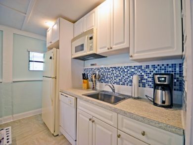 Two Bedroom Remodeled Holmes Beach Vacation Cottage Sleeps 4