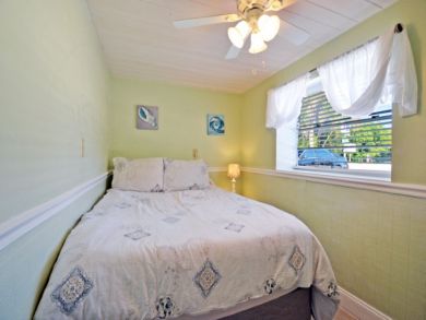 Two Bedroom Remodeled Holmes Beach Vacation Cottage Sleeps 4