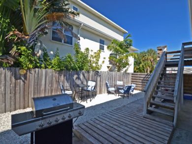 Two Bedroom Remodeled Holmes Beach Vacation Cottage Sleeps 4