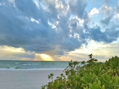 Two Bedroom Remodeled Holmes Beach Vacation Cottage Sleeps 4