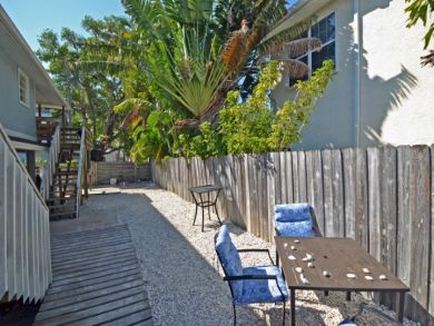Two Bedroom Remodeled Holmes Beach Vacation Cottage Sleeps 4