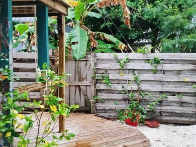 Two Bedroom Remodeled Holmes Beach Vacation Cottage Sleeps 4