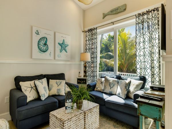 Four Bedroom Luxury Vacation Pool Home In Holmes Beach
