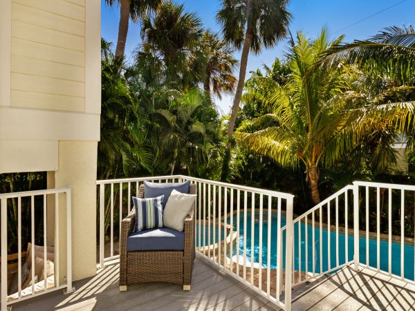 Four Bedroom Luxury Vacation Pool Home In Holmes Beach