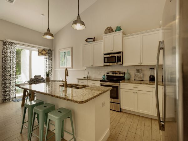 Four Bedroom Luxury Vacation Pool Home In Holmes Beach