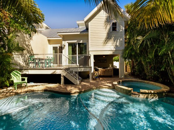 Four Bedroom Luxury Vacation Pool Home In Holmes Beach