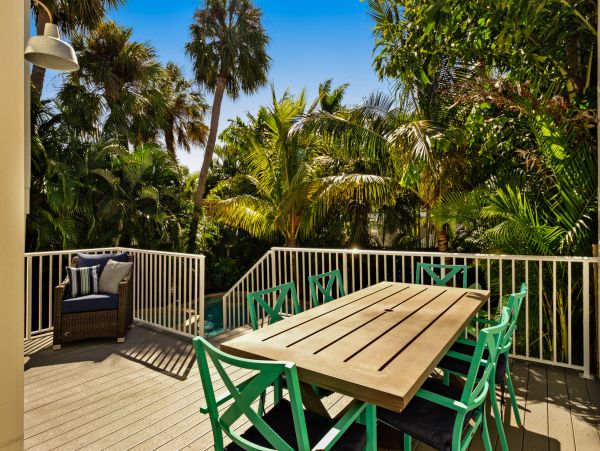 Four Bedroom Luxury Vacation Pool Home In Holmes Beach