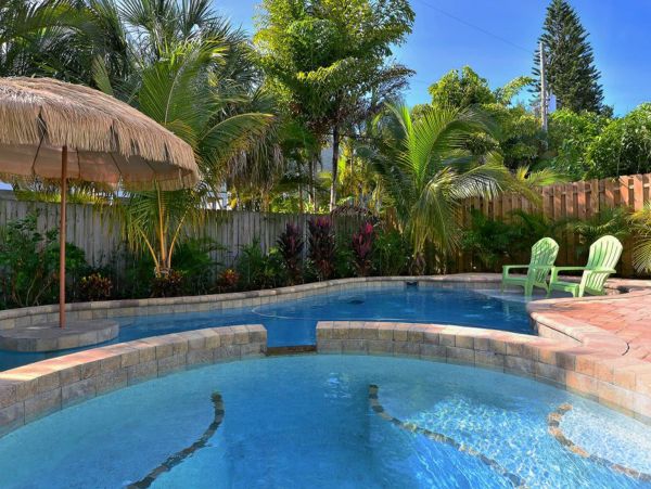 Four Bedroom Luxury Vacation Pool Home In Holmes Beach