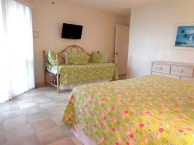 Day Bed in Master Bedroom