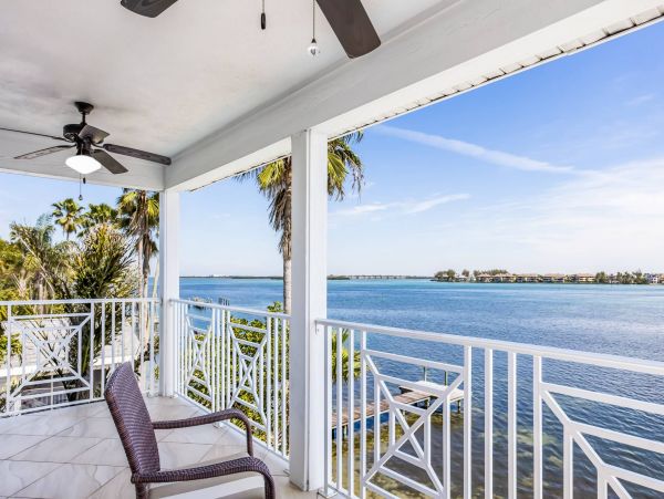 Anna Maria Island BAYFRONT Sleeps 8 and 1 Block to Beach!