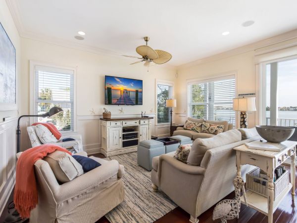 Anna Maria Island BAYFRONT Sleeps 8 and 1 Block to Beach!
