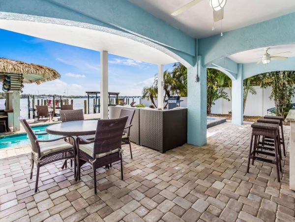 Anna Maria Island BAYFRONT Sleeps 8 and 1 Block to Beach!