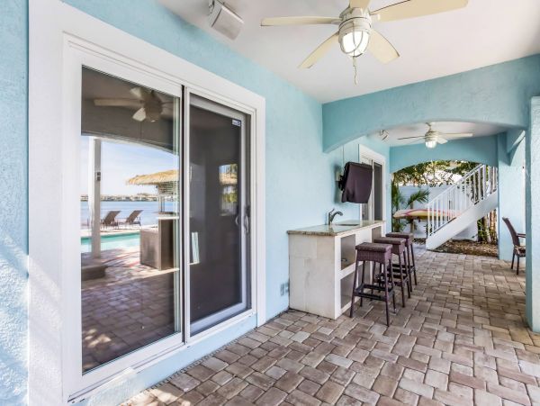 Anna Maria Island BAYFRONT Sleeps 8 and 1 Block to Beach!