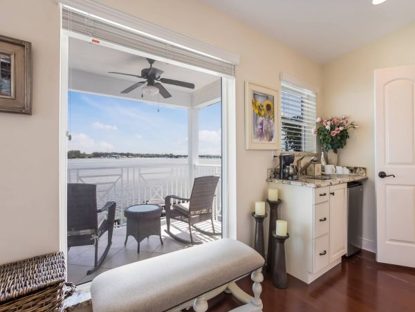 Anna Maria Island BAYFRONT Sleeps 8 and 1 Block to Beach!