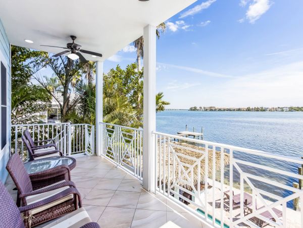 Anna Maria Island BAYFRONT Sleeps 8 and 1 Block to Beach!