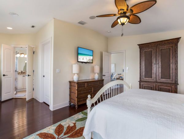 Anna Maria Island BAYFRONT Sleeps 8 and 1 Block to Beach!