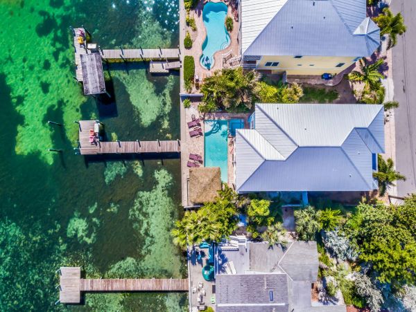 Anna Maria Island BAYFRONT Sleeps 8 and 1 Block to Beach!
