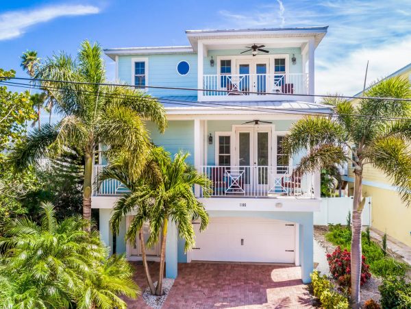Anna Maria Island BAYFRONT Sleeps 8 and 1 Block to Beach!
