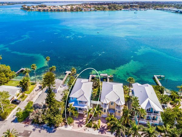 Anna Maria Island BAYFRONT Sleeps 8 and 1 Block to Beach!