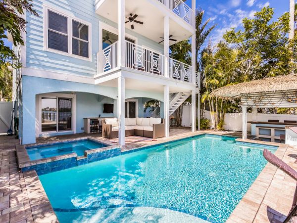 Anna Maria Island BAYFRONT Sleeps 8 and 1 Block to Beach!